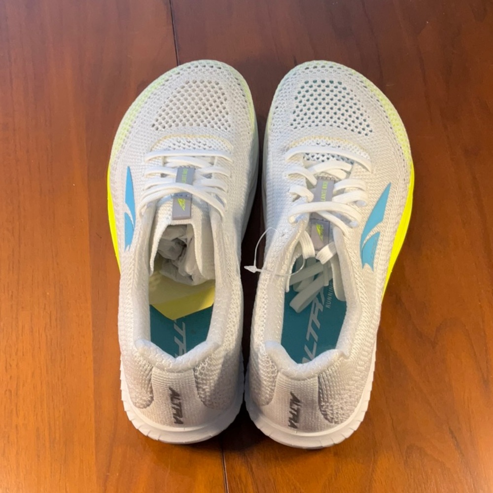 Altra Escalante Racer Sample - Picture 3 of 4